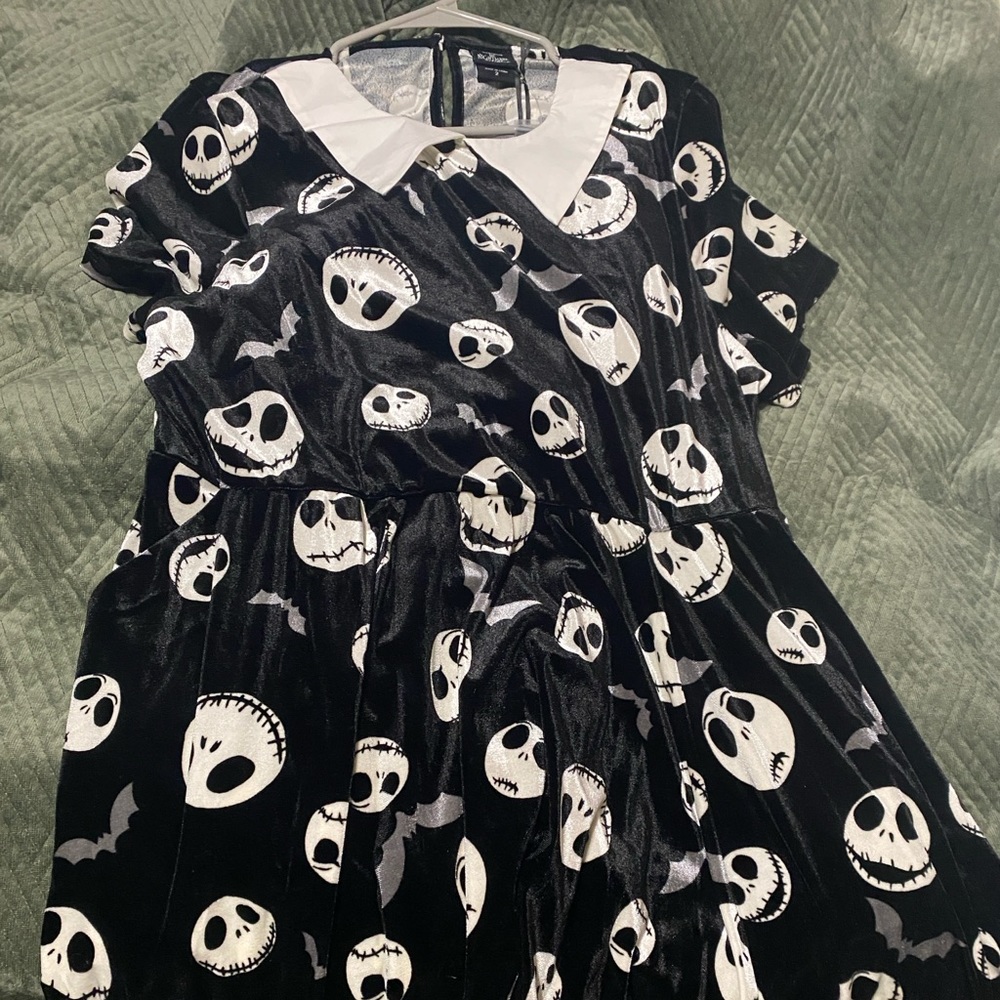 Too rod size 2 Nightmare at Christmas dress.